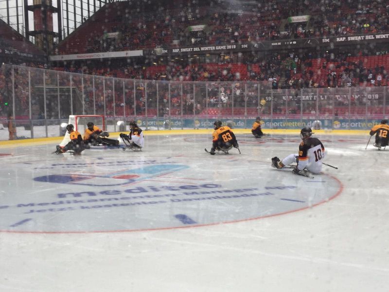 Die Mannschaft in Aktion - Schwarz vs. Weiß.
